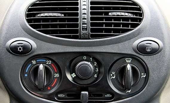 Регулятор температуры в салоне автомобиля