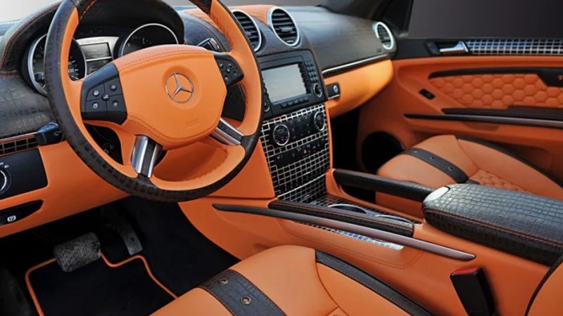 Эко‑материалы в салоне авто: чем они отличаются от привычного пластика и кожи