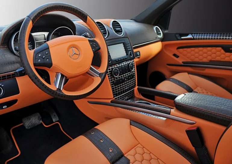 Эко‑материалы в салоне авто: чем они отличаются от привычного пластика и кожи